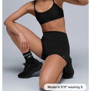 ALO Yoga Black 3" High-Waist Airlift Short Size Small